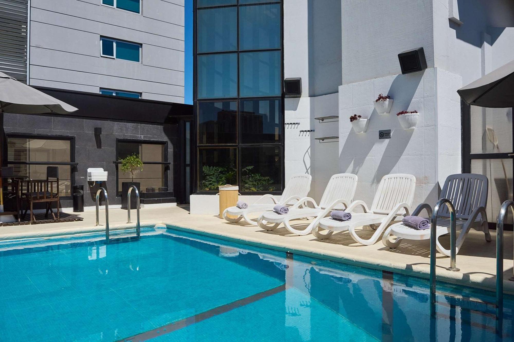 Bed and Breakfast Ramada By Wyndham Buenos Aires Centro Esterno foto