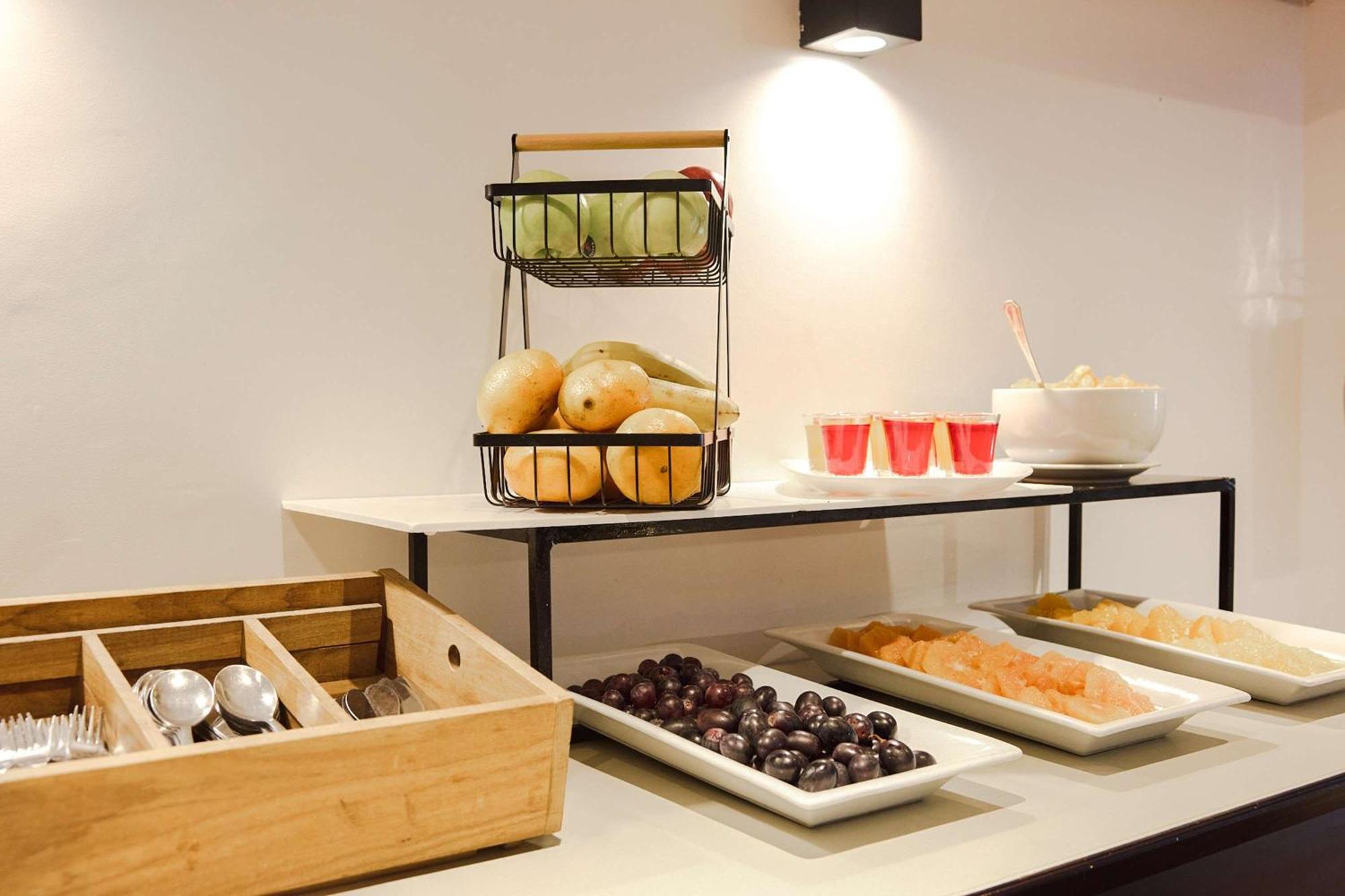 Bed and Breakfast Ramada By Wyndham Buenos Aires Centro Esterno foto