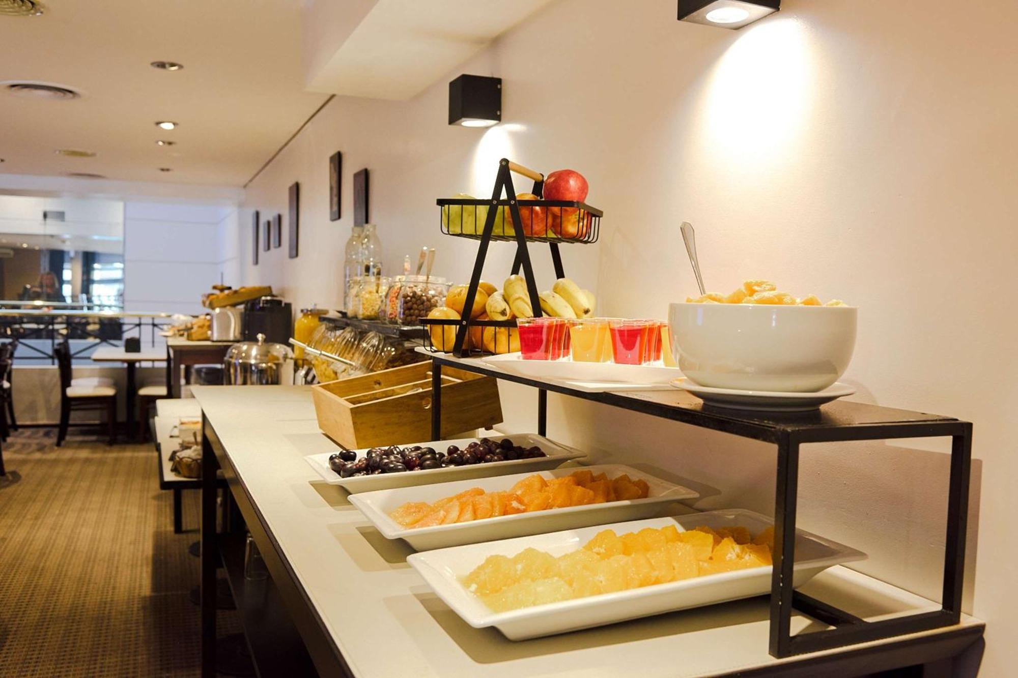Bed and Breakfast Ramada By Wyndham Buenos Aires Centro Esterno foto