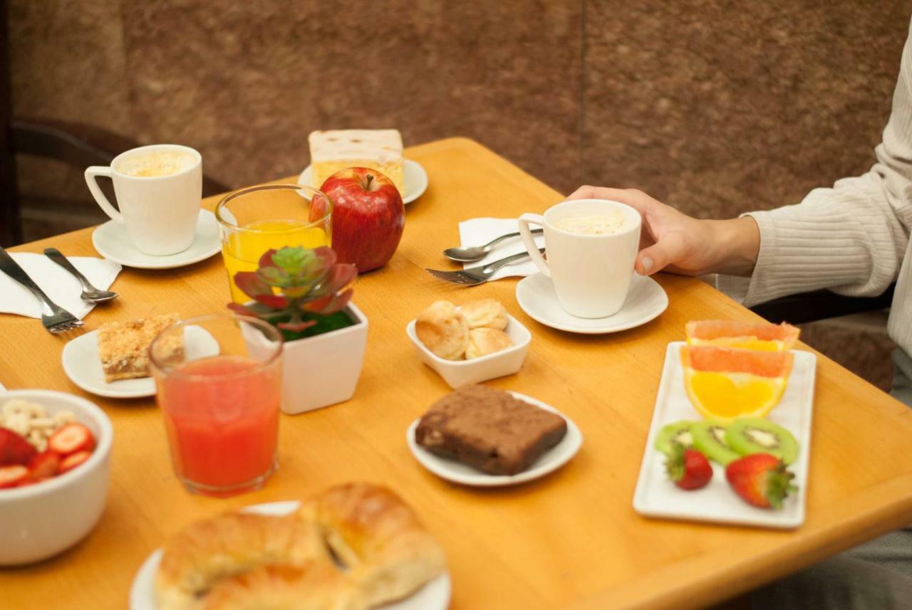 Bed and Breakfast Ramada By Wyndham Buenos Aires Centro Esterno foto